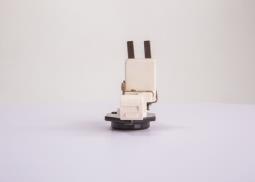 REG.NAP./BOSCH/ 14V /120A/ FORD FIESTA 9-5 PG12.6. 1 197 311 523